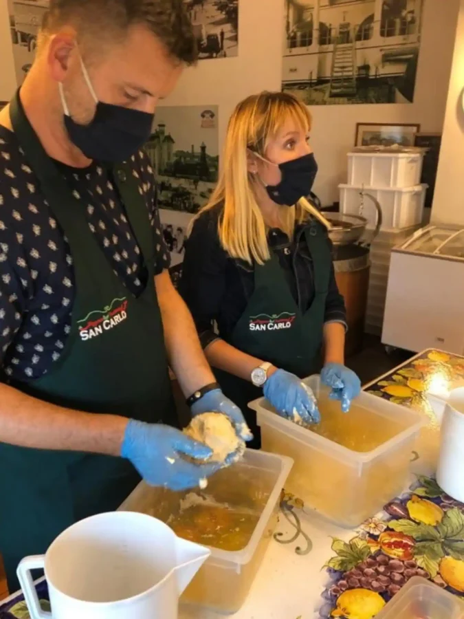 Impasta la pizza con un pizzaiolo napoletano - immagine 5